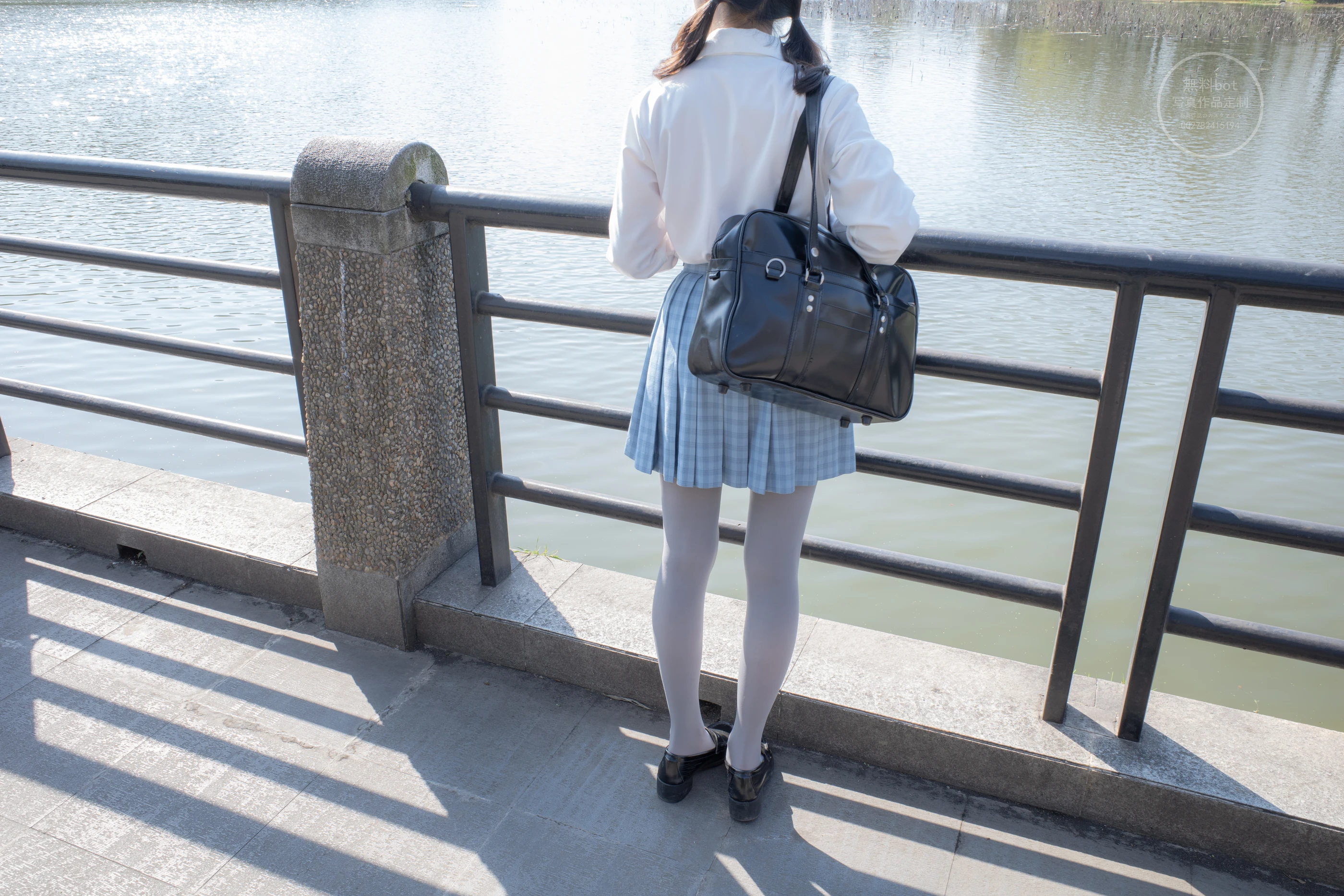 森萝财团 有料 NO.030 小香 户外公园里的JK制服灰丝美腿 [100P]插图6